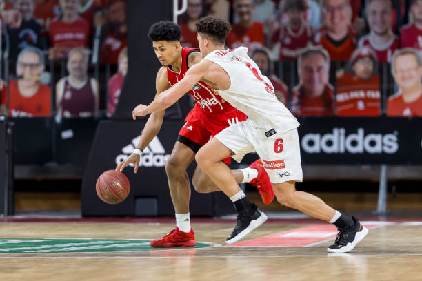 表现尤为受 表现尤为受