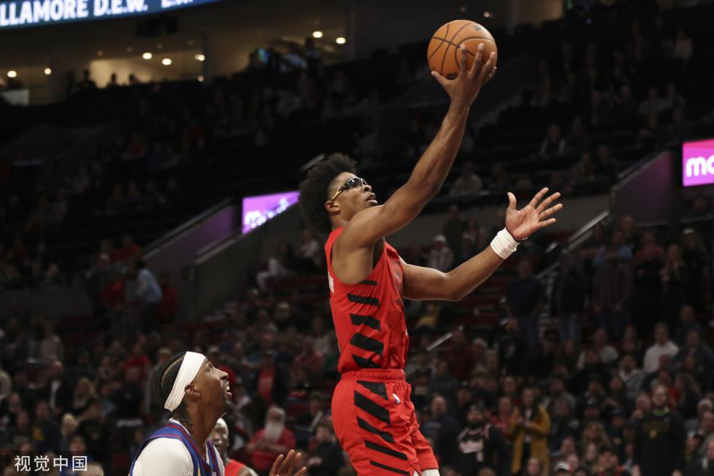 动形成鲜明 动形成鲜明