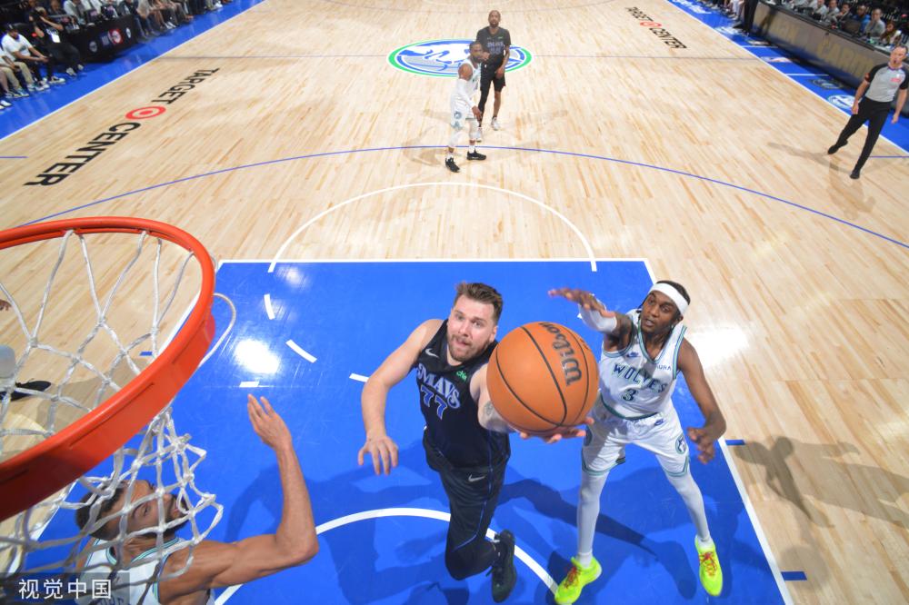 众对球员形 众对球员形